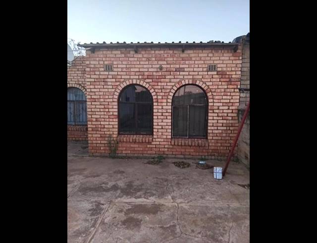 2 BEDROOM HOUSE FOR SALE IN SEBOKENG ZONE 7